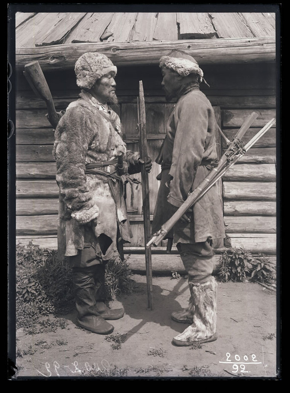 A Tungus man, Seleznev (on the left) and <...> in winter hunting clothes (profile). See 2002-087 (facing); Povarinskii ulus