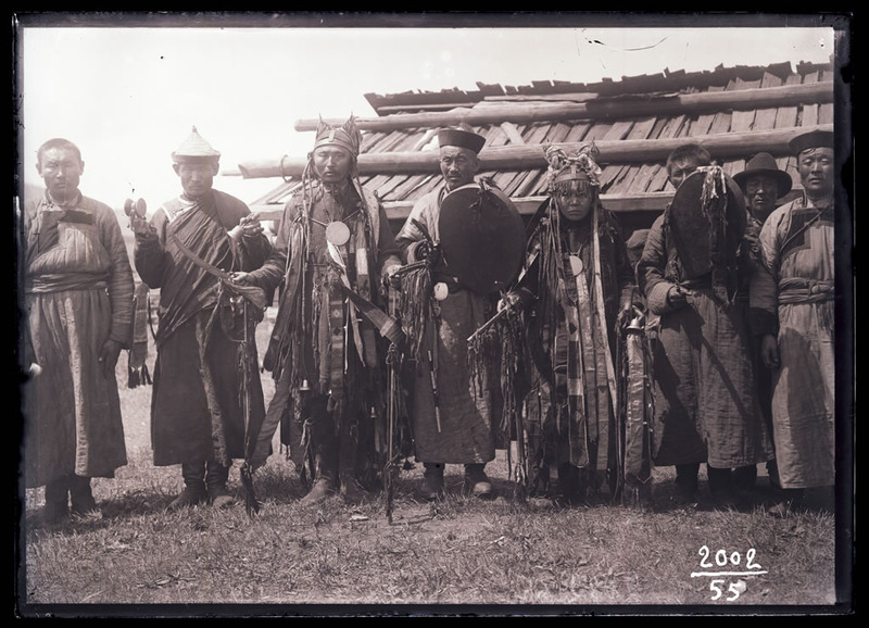 Male shaman, female shaman, and the Achinsk lama with "assistants"; Urul'chinskaia volost (municipality)